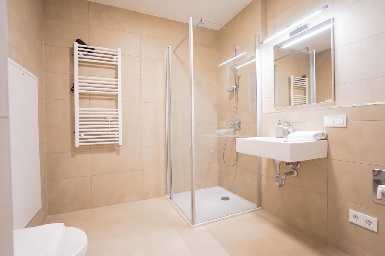 Boutique Studio With Terrace And Pool Wien Exteriör bild