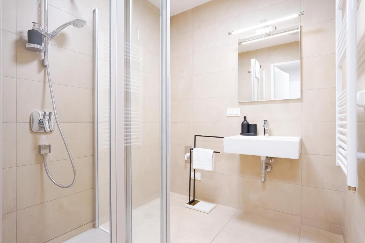 Boutique Studio With Terrace And Pool Wien Exteriör bild